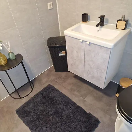 Апартаменты Modern Chalet Met Tuin Nabij Het Bos In *