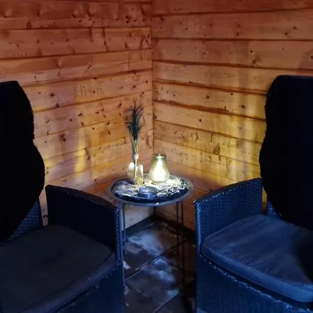 Апартаменты Modern Chalet Met Tuin Nabij Het Bos In *