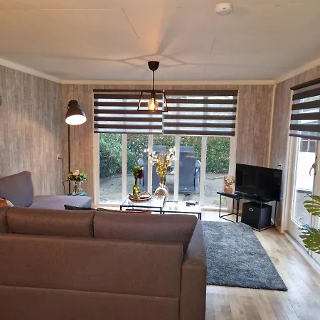 Апартаменты Modern Chalet Met Tuin Nabij Het Bos In Пюттен